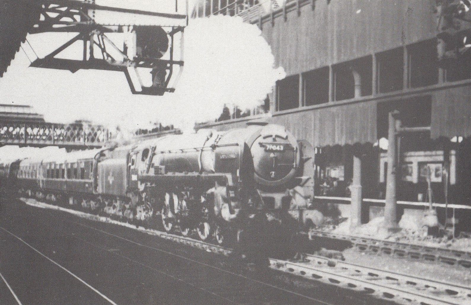 Mancunian Train With Lord Kitchener 70043 Station Closing Postcard