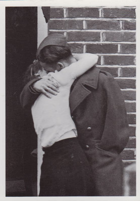 Military Soldier Returns To Wife After Battlefront Fighting WW2 War Postcard