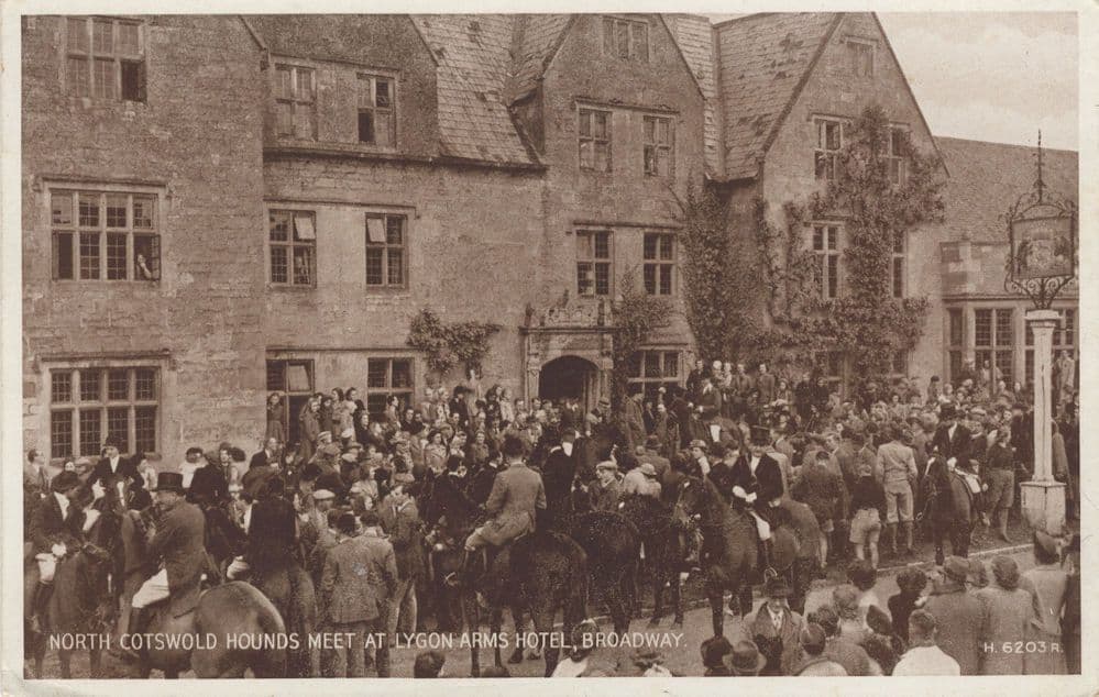 North Cotswold Hounds Lygon Arms Worcester Fox Hunting Postcard