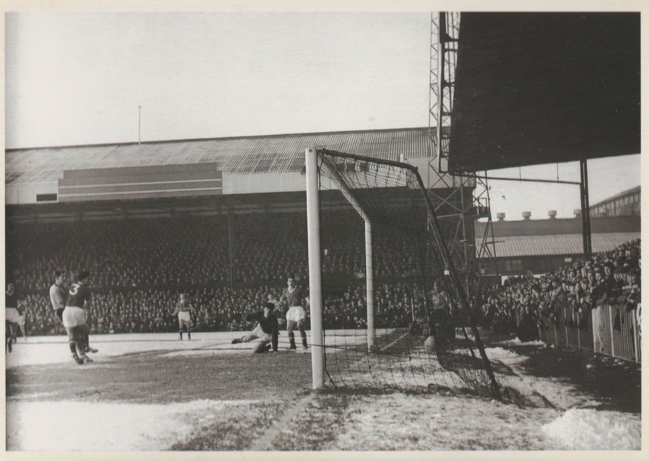 Norwich Football Club vs Manchester United in 1959 FA Cup Postcard