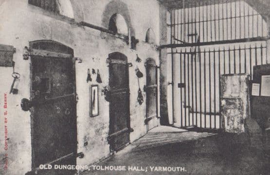 Old Dungeons Tolhouse Hall Great Yarmouth Norfolk Old Postcard