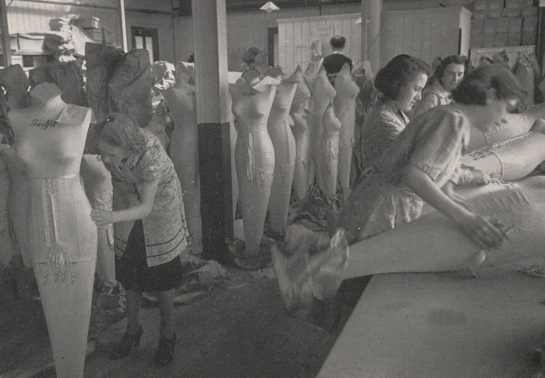Portsmouth WW2 1939 Shop Mannequin Dummy BBC Postcard
