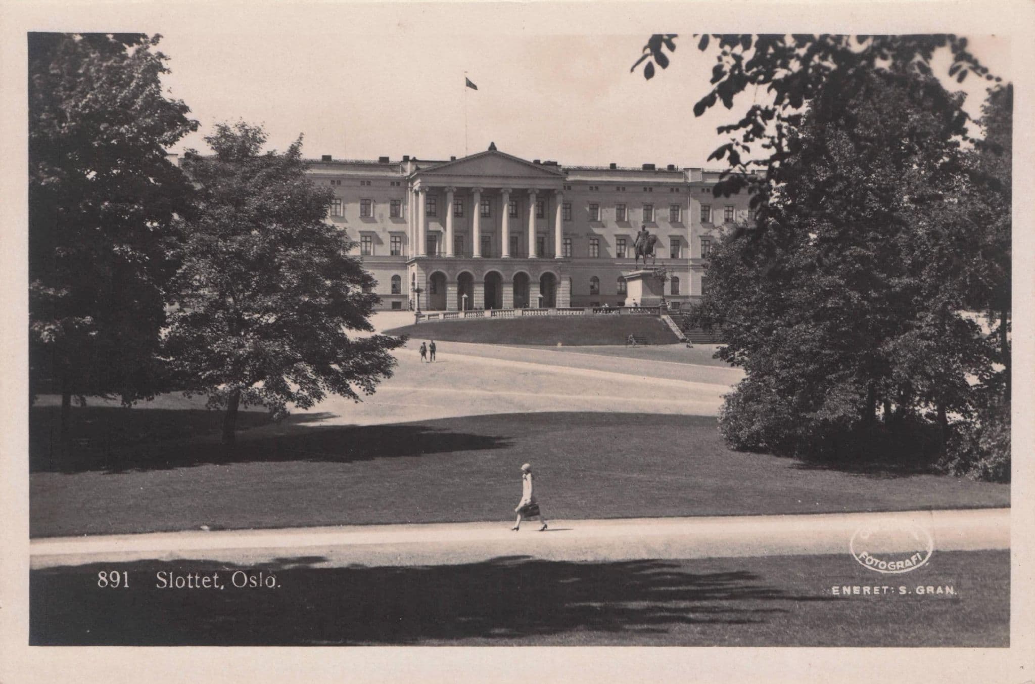 Posh Lady Briskly Rambling at Oslo Slottet Norway Old RPC Postcard