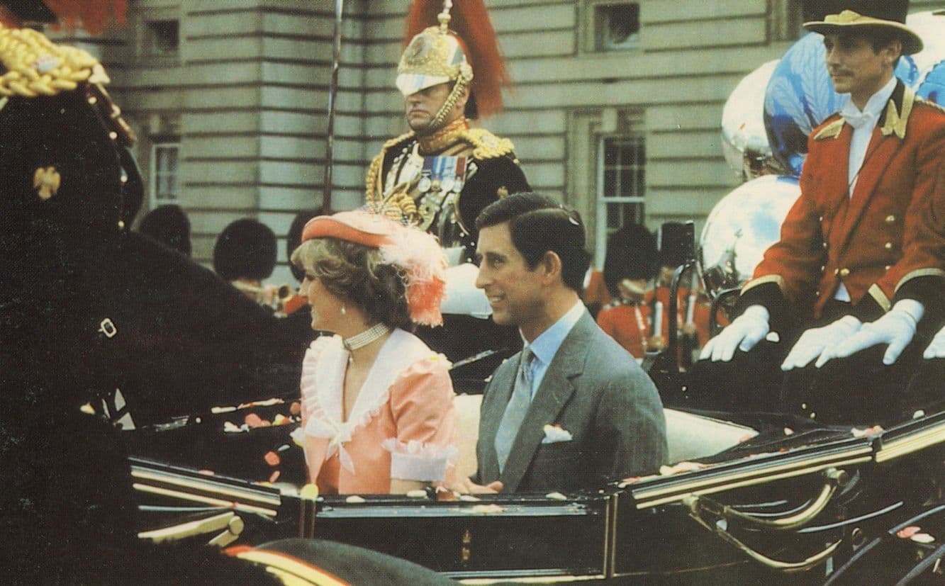Princes Charles Princess Diana at Buckingham Palace Wedding Day 1981 Postcard