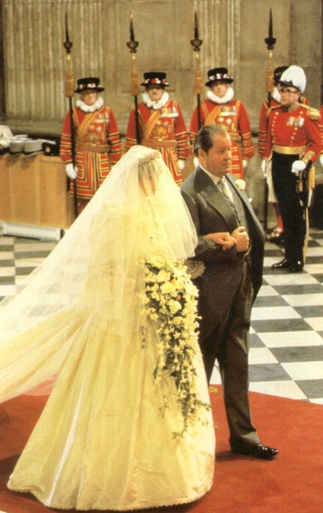 Princess Diana Enters St Pauls With Her Father Royal Wedding Postcard