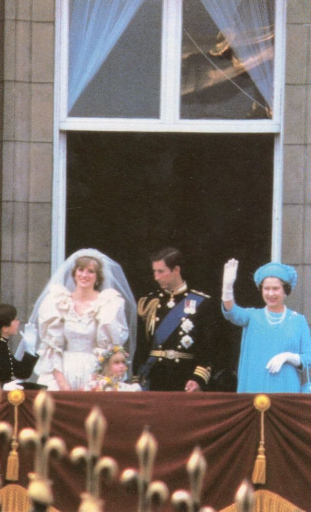 Princess Diana On Buckingham Palace Balcony Wedding Postcard