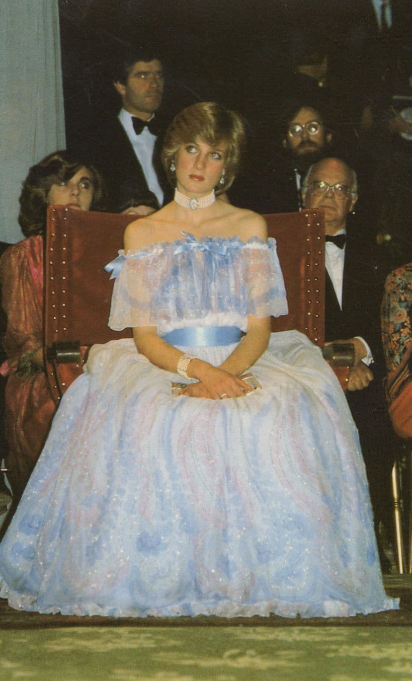 Princess Diana Opening Gonzag Exhibition at V&A Museum London Postcard