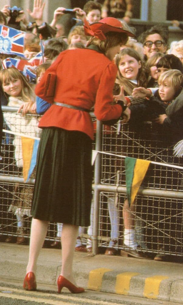 Princess Diana Royal Tour Of Wales 1981 Meets Children Postcard