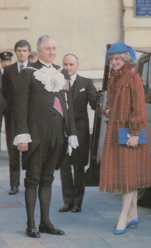 Princess Diana Wedding Announcement Guildhall Luncheon Arrival Royal Postcard