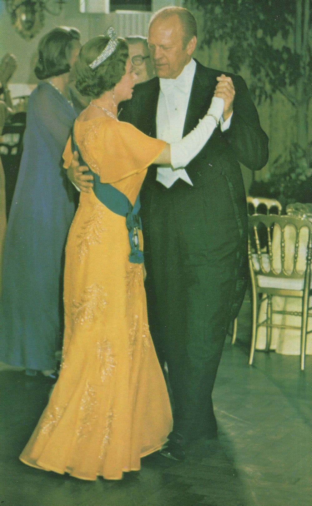 Queen Elizabeth II Royal American Visit 1976 Postcard