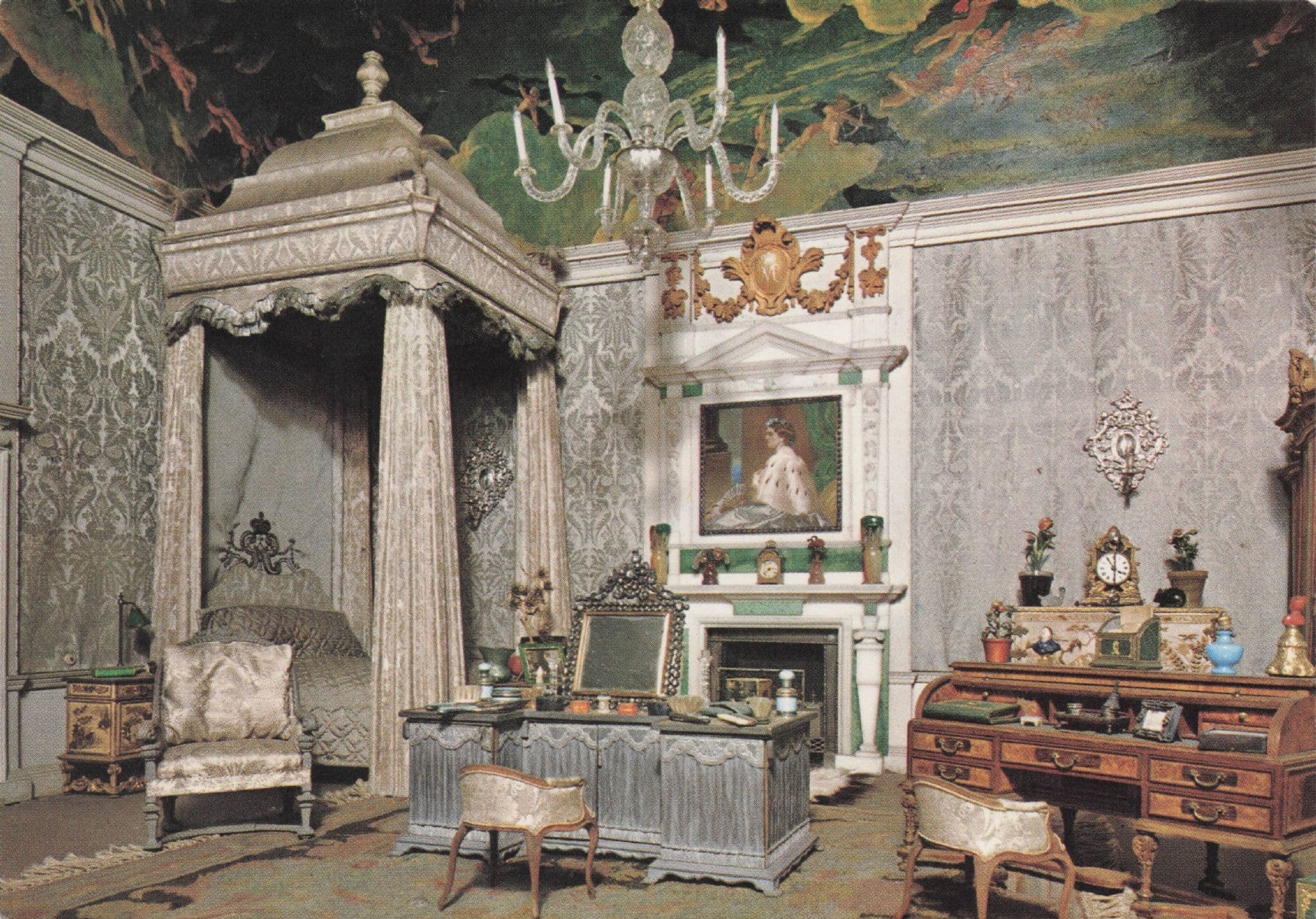 Queen Mary's Dolls House Magnificent 4 Poster Bed Bedroom Royal Postcard
