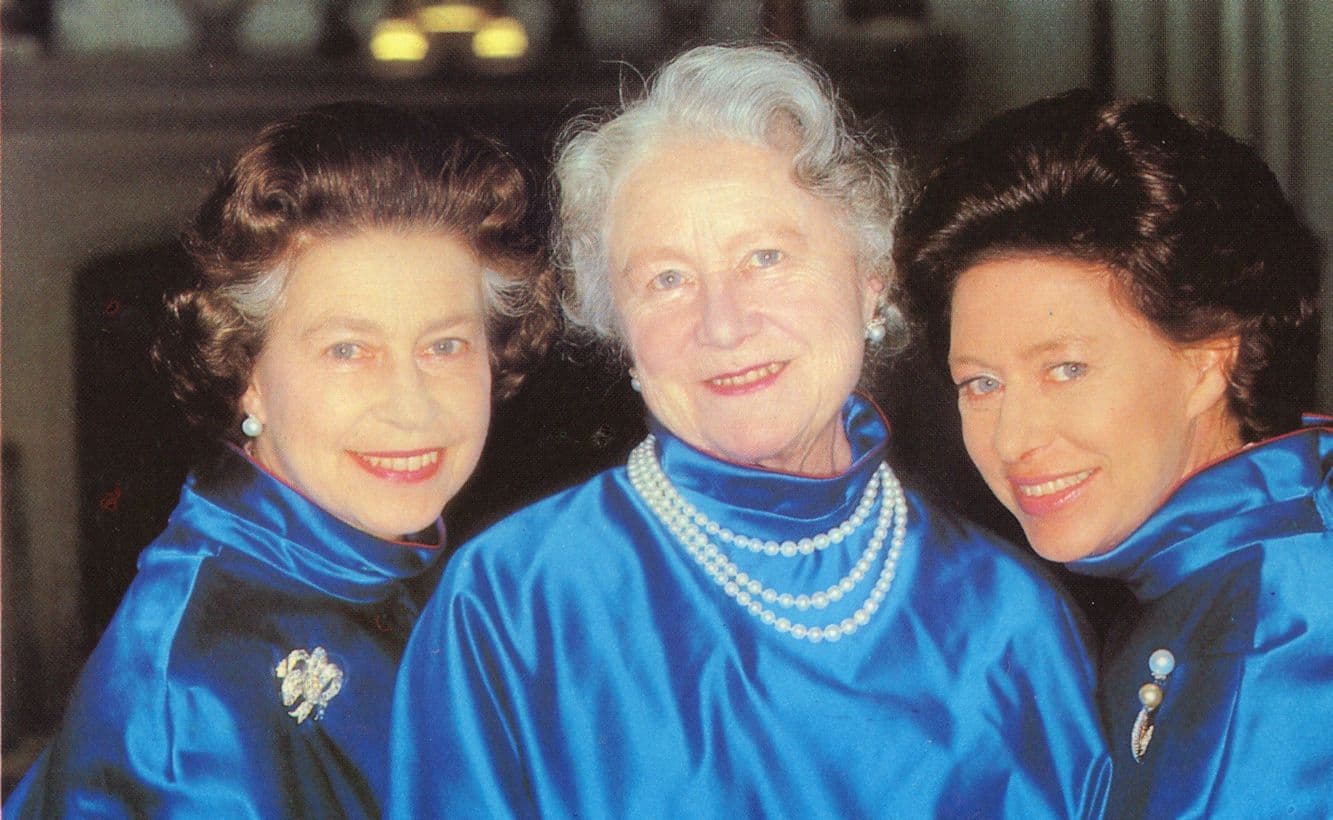 Queen Mother 75th Birthday Norman Parkinson Portrait Royal Postcard