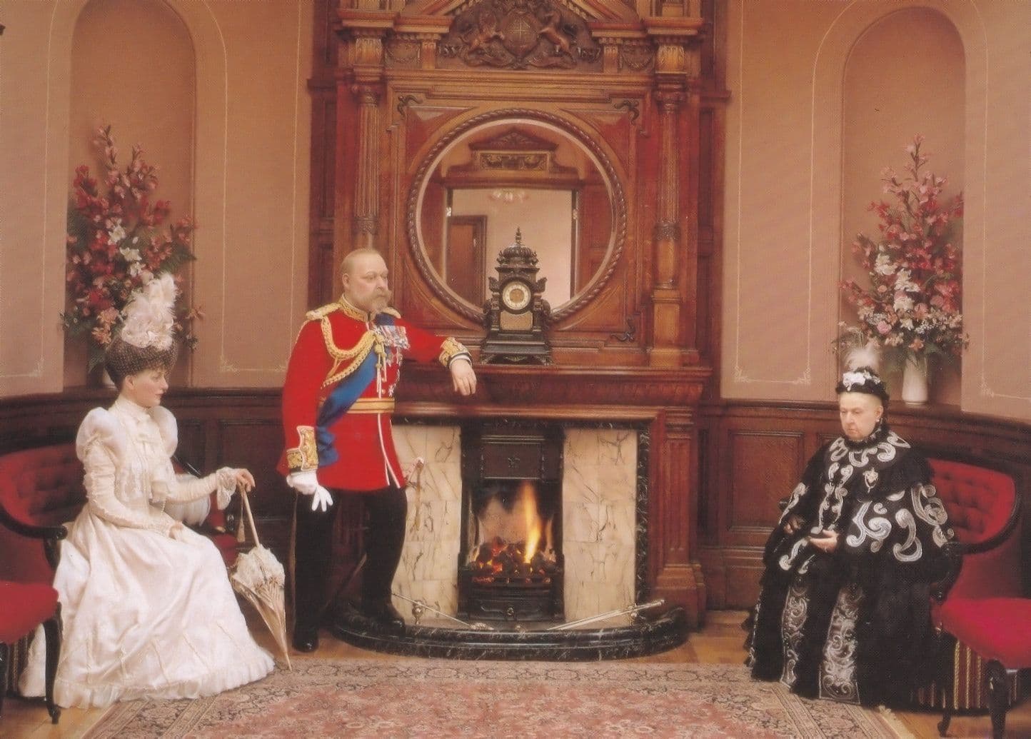 Queen Victoria In Royal Waiting Room Madame Tussauds Waxwork Postcard