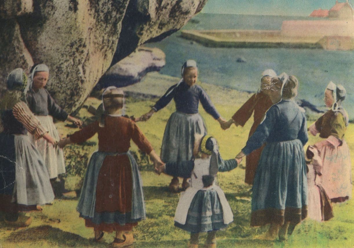 Ring A Ring Of Roses Childrens Dance 1950s French Postcard