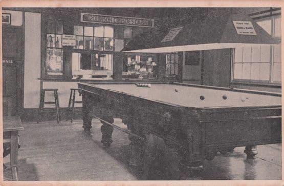 Robinson Crusoe's Cabin Club Holiday Camp Wokingham Old Chalet Postcard