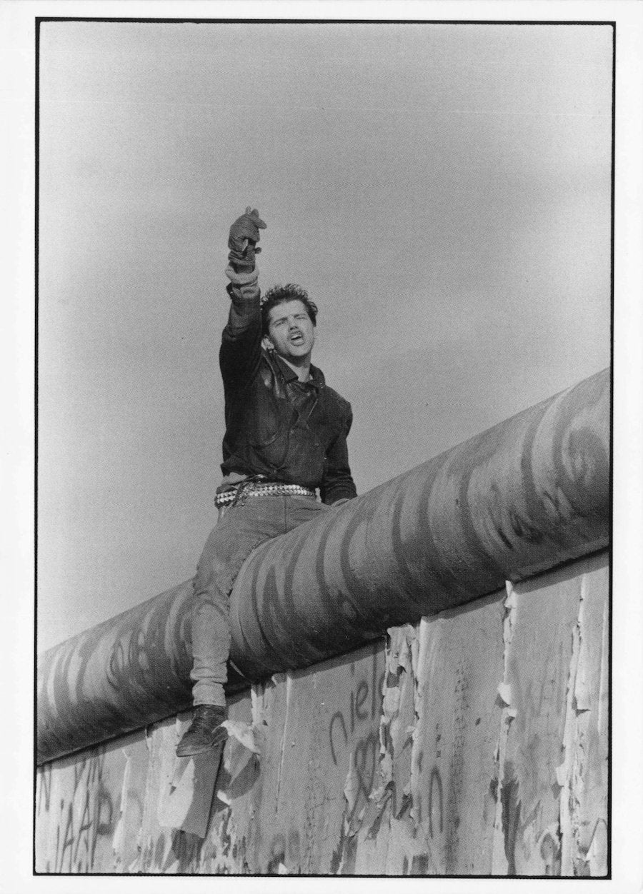 Berlin Wall Climber Germany 1989 History Victory Night Award Photo Postcard