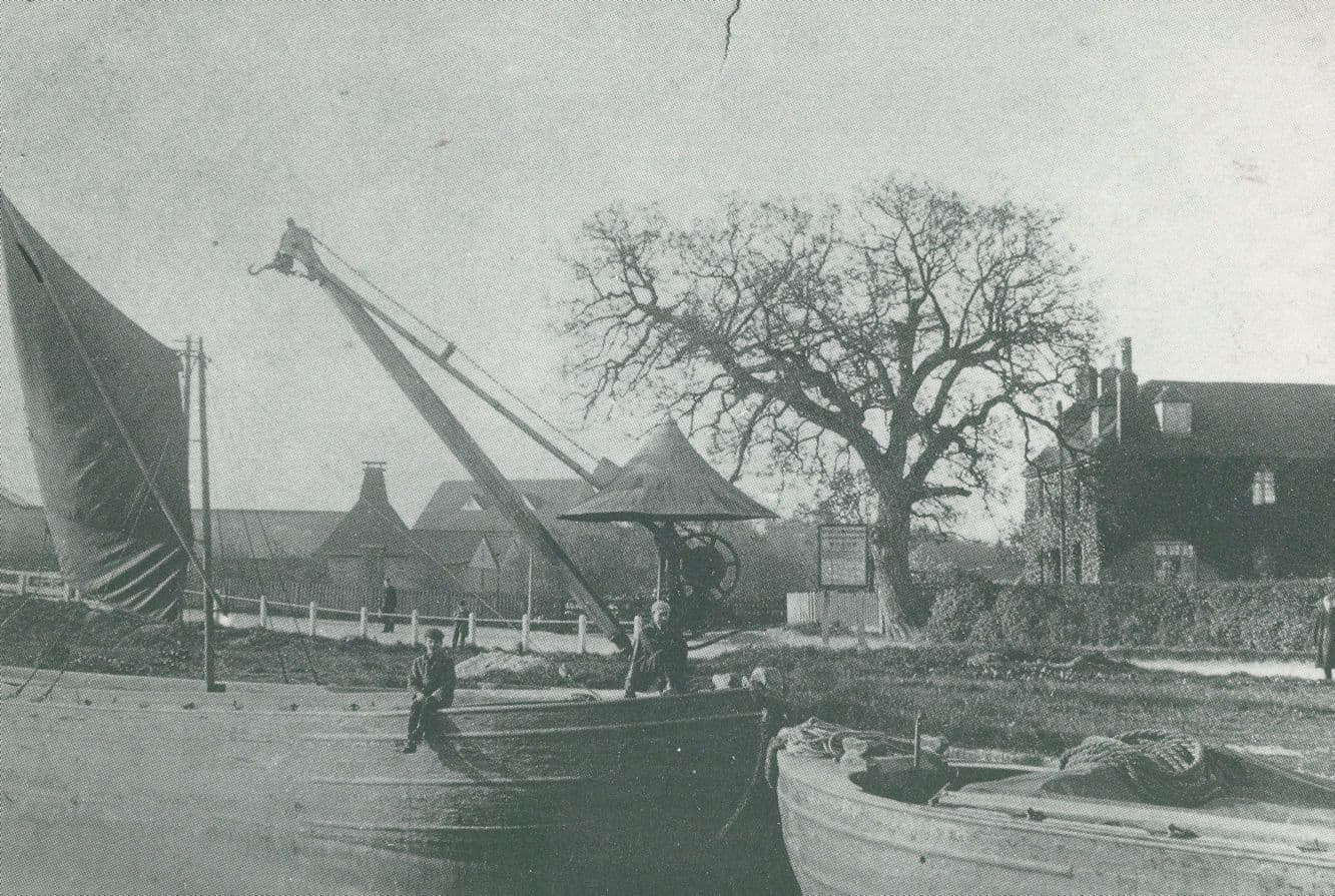 Sawbridgeworth Wharf in 1910 Enfield Lee Valley Postcard