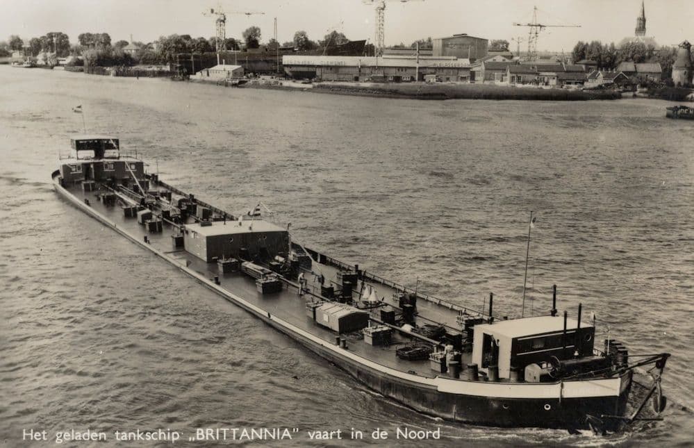 Schip Tankschip Brittania in de Noord Holland Ship RPC Postcard