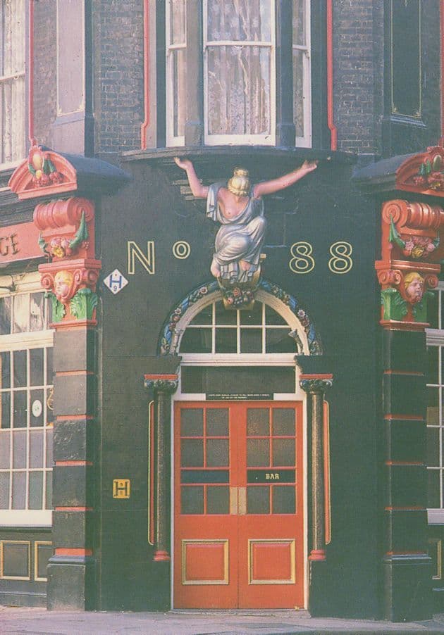 Shipwright Arms Tooley Street London Pub Statue With Breasts Postcard