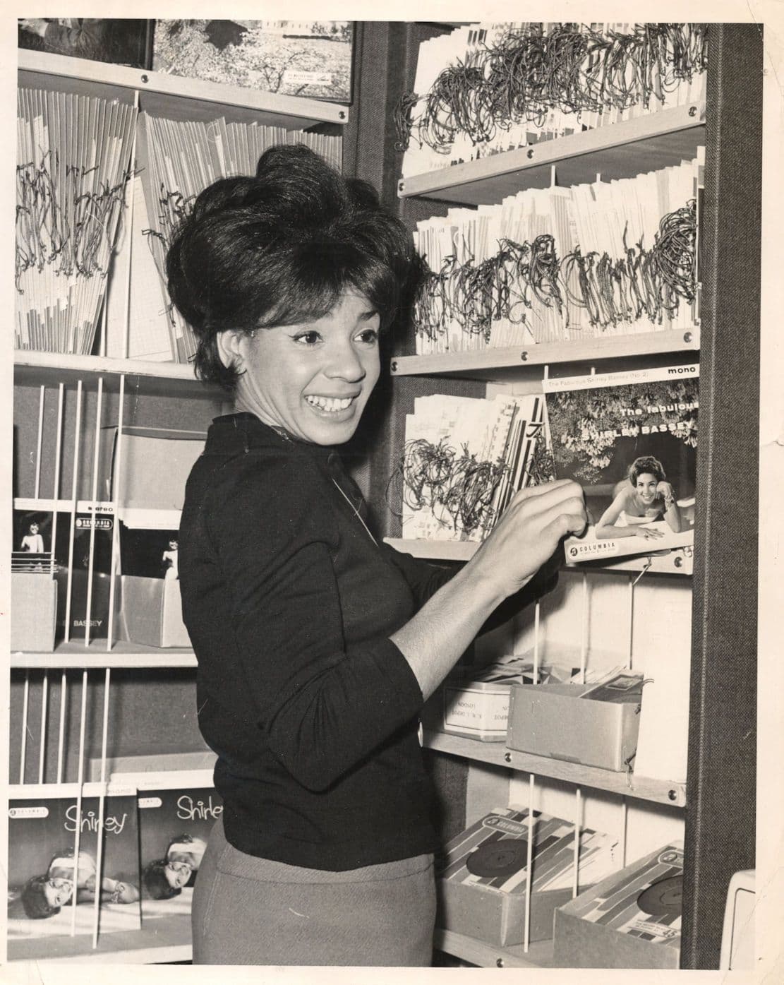 Shirley Bassey Amazing Private Record LP Collection 10x8 Press Photo