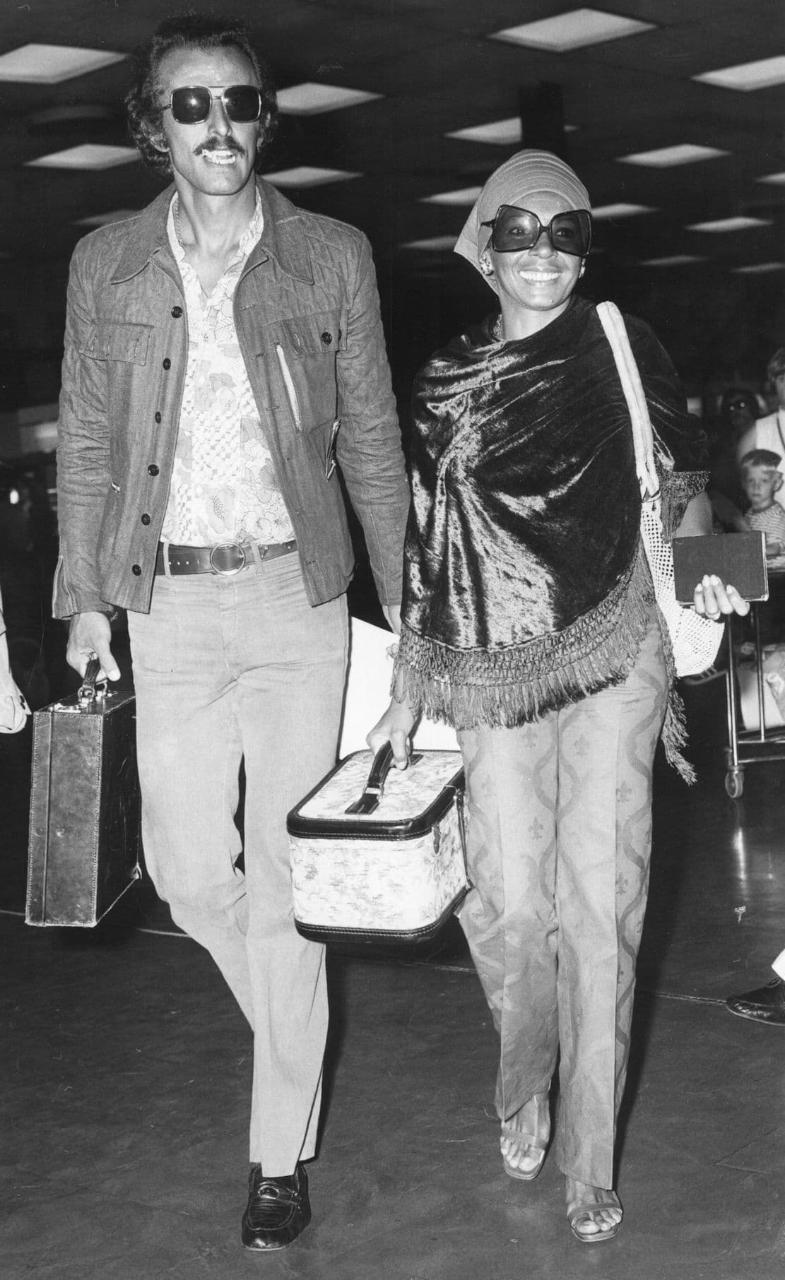Shirley Bassey & Sergio Novak Heathrow Airport 1972 Press Photo