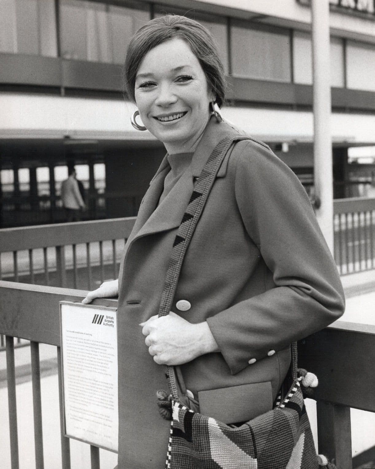 Shirley Maclaine 1971 Berlin Germany Film Festival 10x8 Press Photo