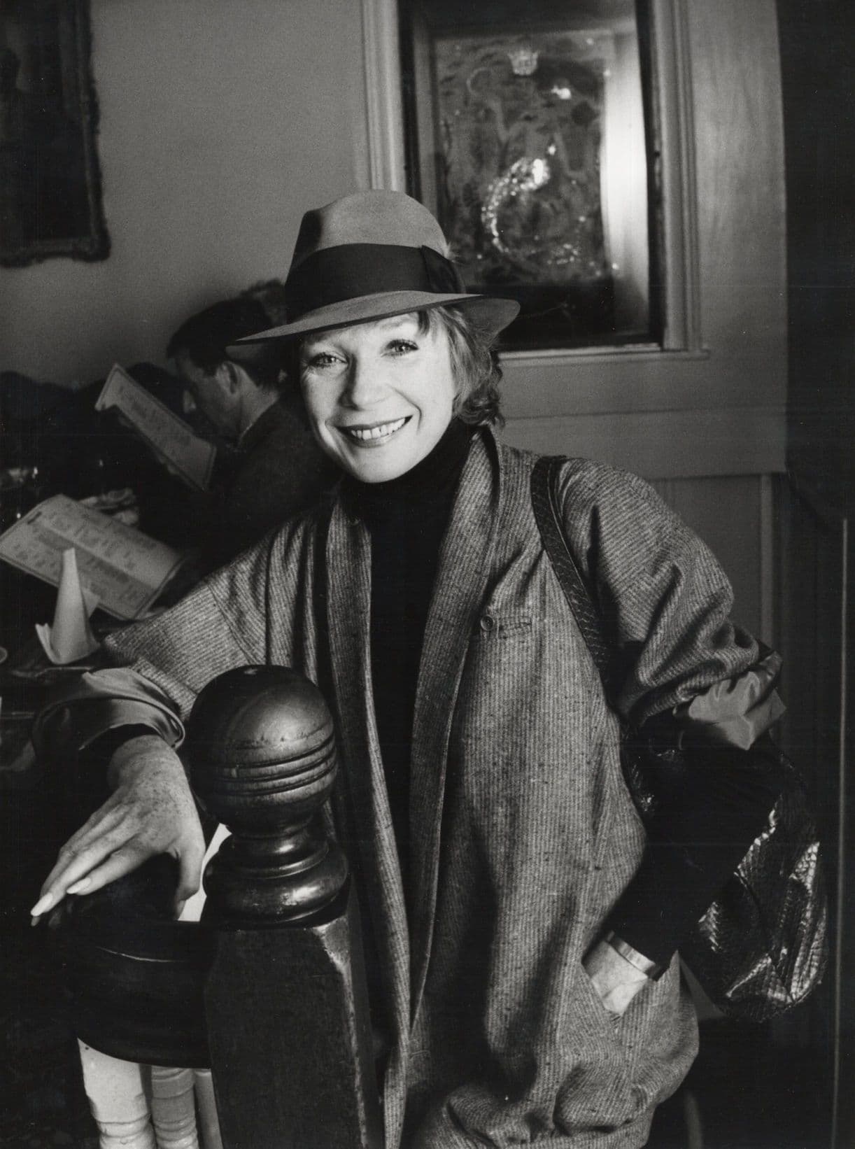 Shirley Maclaine At Mayfair London Hotel Drilling Complaints Old Press Photo