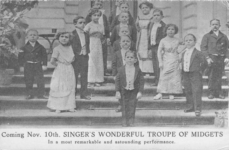 Singer's Wonderful Troupe Of Midgets Wizard Of Oz Film Old Postcard