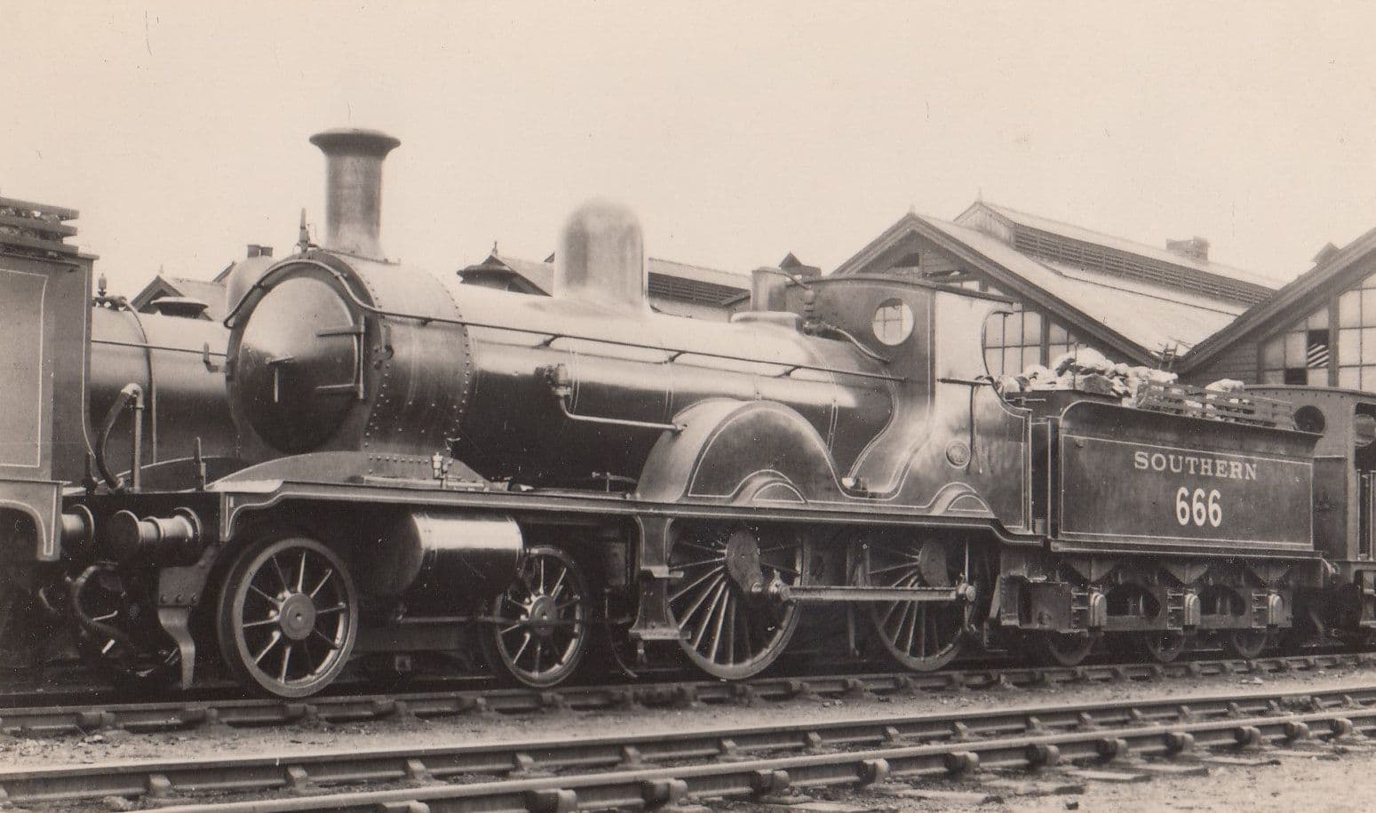 Southern Railways 666 Train At Unidentified Station Vintage Photo
