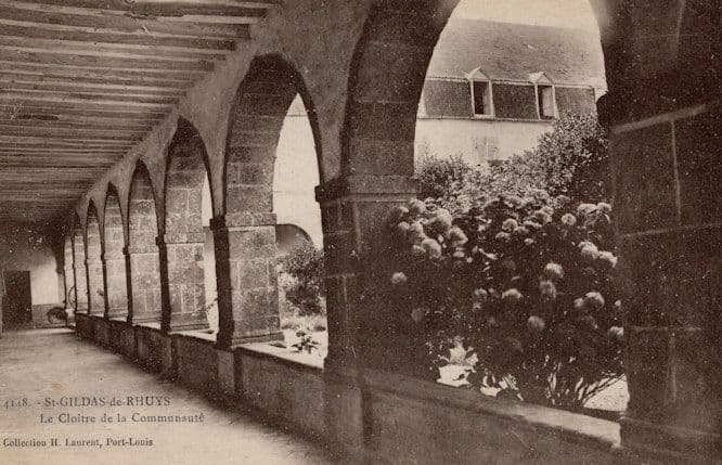 St Gildas de Rhuys Le Cloitre de la Communaute Old French Postcard