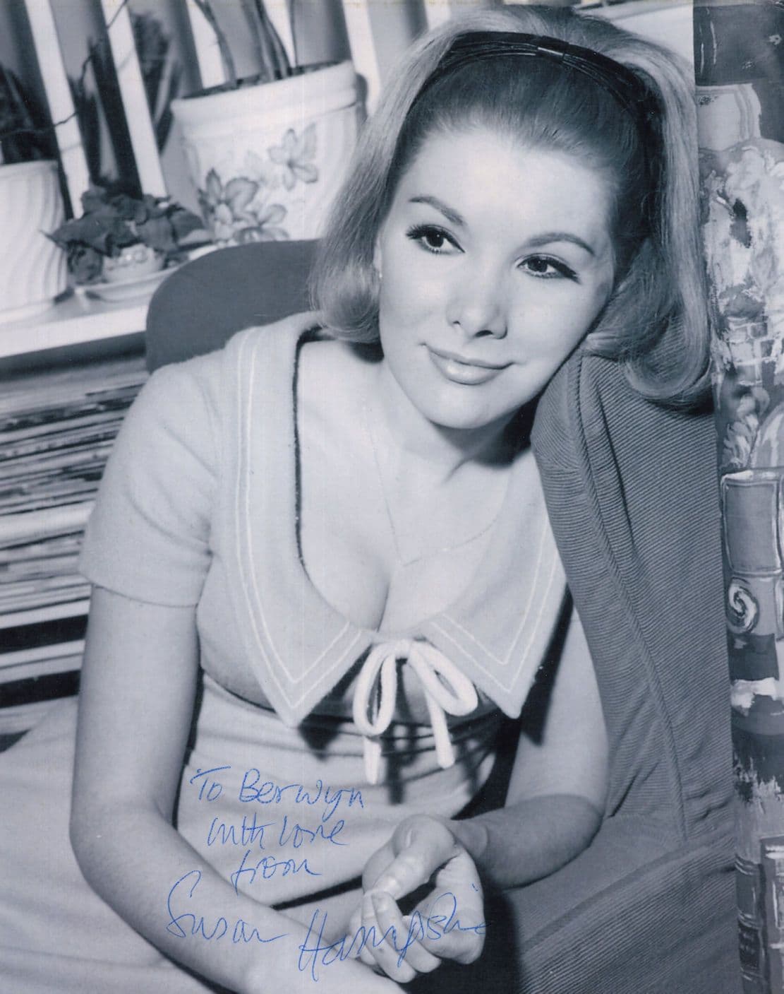 Susan Hampshire Beautiful Large 10x8 Hand Signed Photo