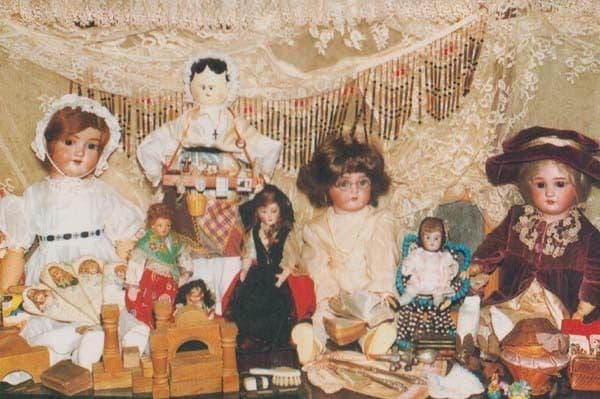 Sussex Buckleys Of Battle Hastings Toy Doll Dolls House Shop Exhibit Postcard
