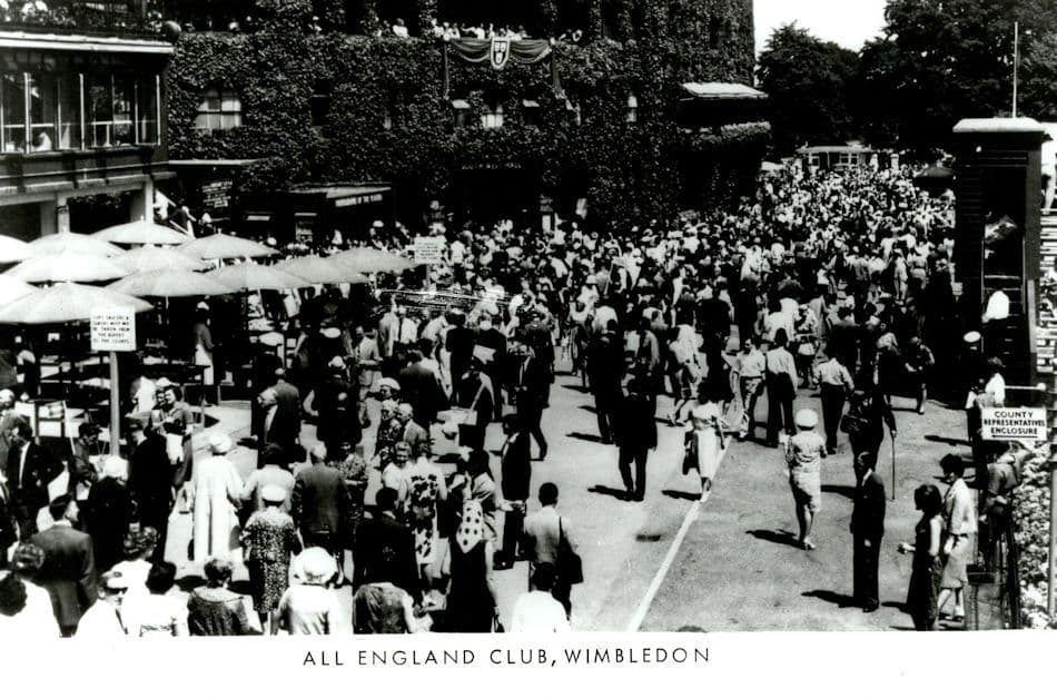 Tennis Fans Arriving At All England Club Wimbledon Rare Real Photo Postcard