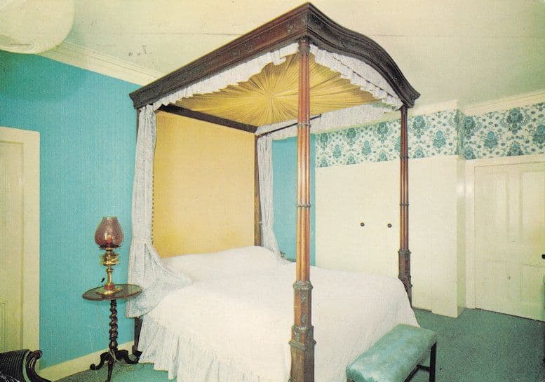 The Bedroom Queen Victoria Slept in 1860 Grant Arms Hotel Postcard