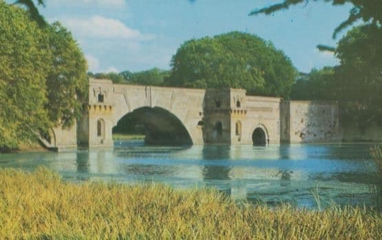 The Grand Bridge Blenheim Palace Woodstock 1970s Postcard