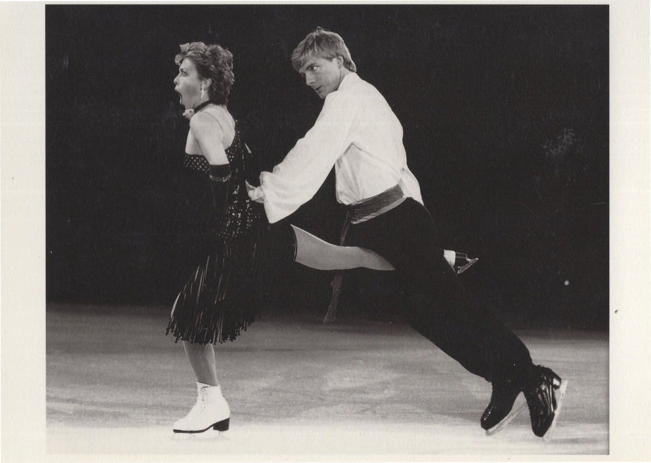 Torville & Scream Dean Amazing Holland Ice Skating Postcard
