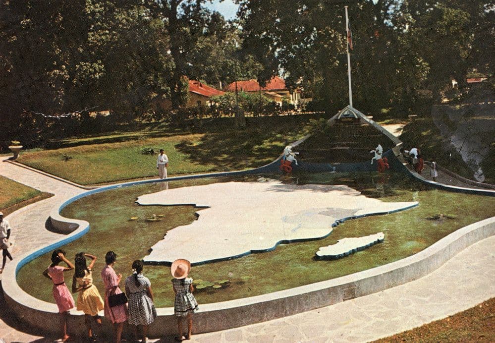 Uhuru Fountain Mombasa 1960s Kenya Postcard