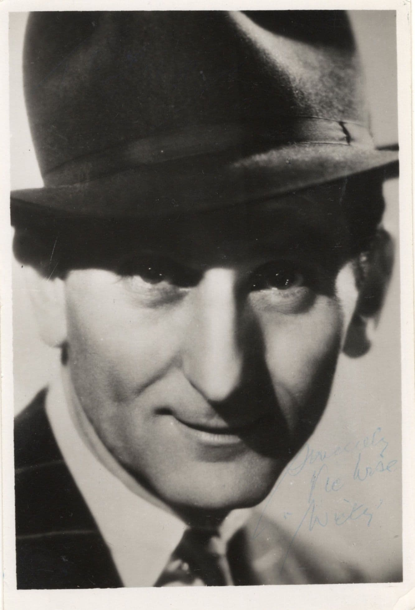 Vic Wise Tottering Towers Dial 999 Basil Brush Larkins Hand Signed Photo