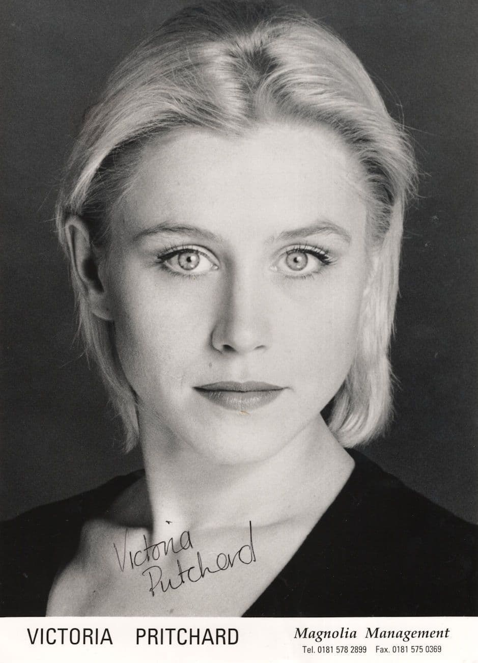 Victoria Pritchard of Doctors Hollyoaks Stunning 10x8 Hand Signed Photo