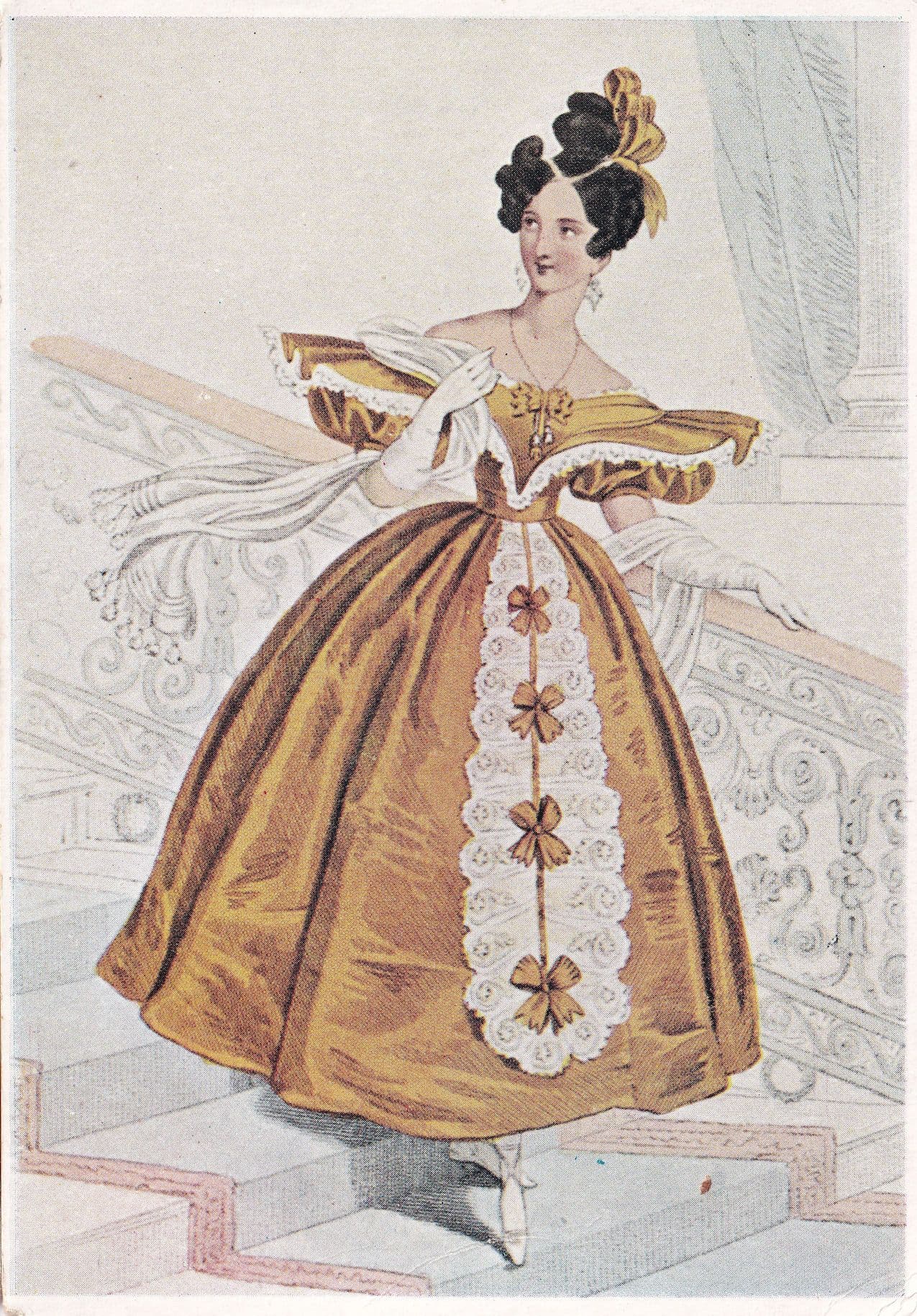 Victorian 1833 Ladies Evening Dress V&A Museum Postcard
