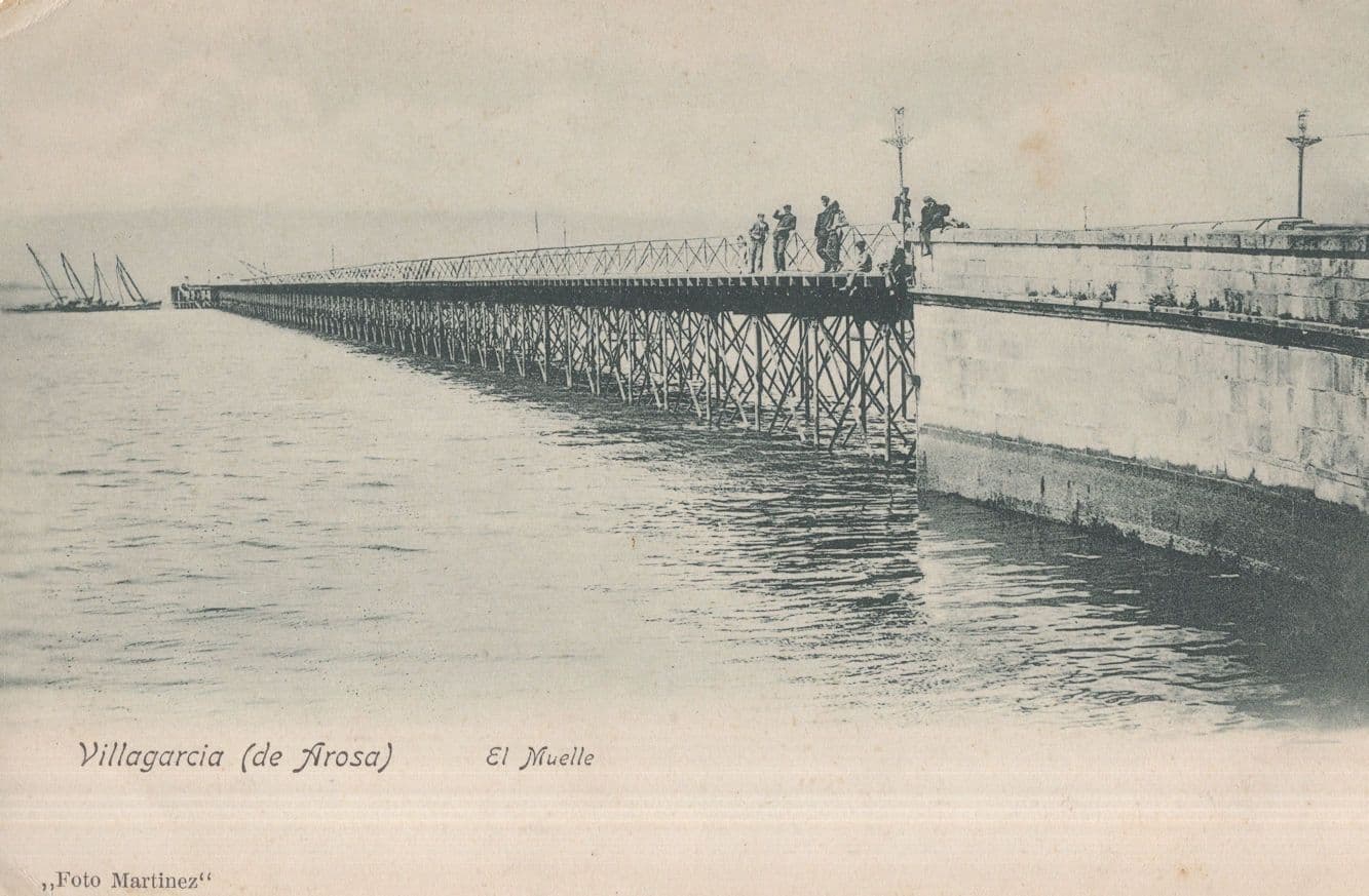 Villagarcia Pier Nervous People On Edge Spain El Muelle Old Postcard