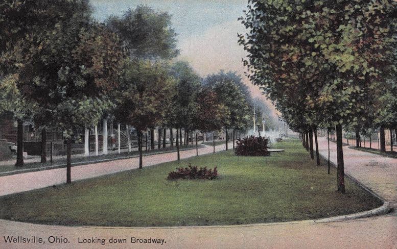 Wellsville Ohio Looking Down Broadway USA Old Postcard