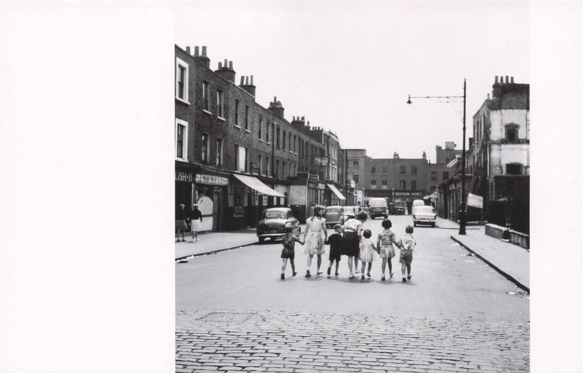 Children & Mother In Middle Of Road Islington London 1950s Award Photo Postcard