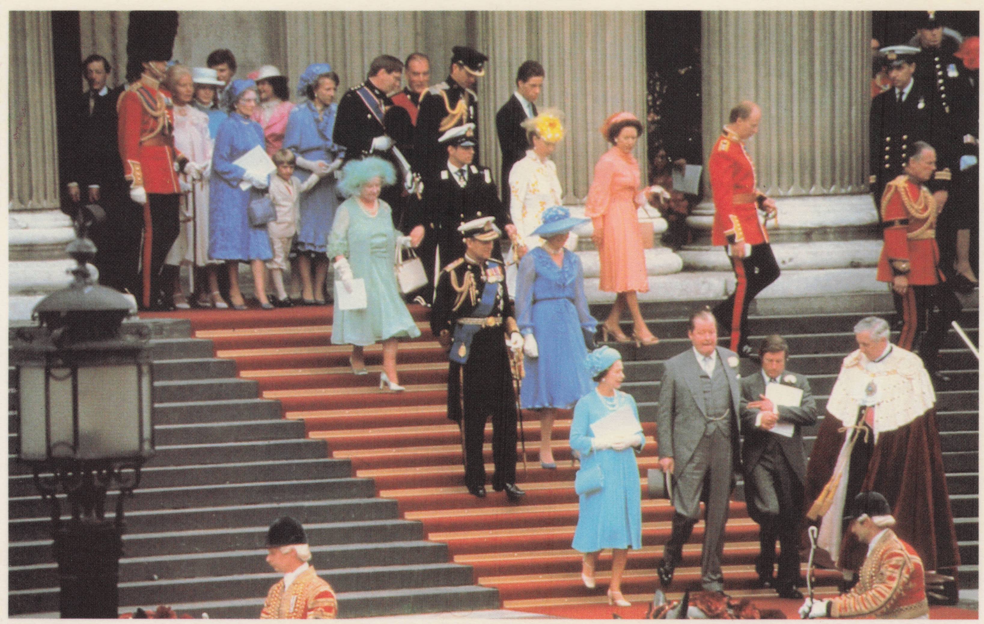 Queen Elizabeth II Leaving St Pauls Cathedral Royal Wedding 1981 Postcard