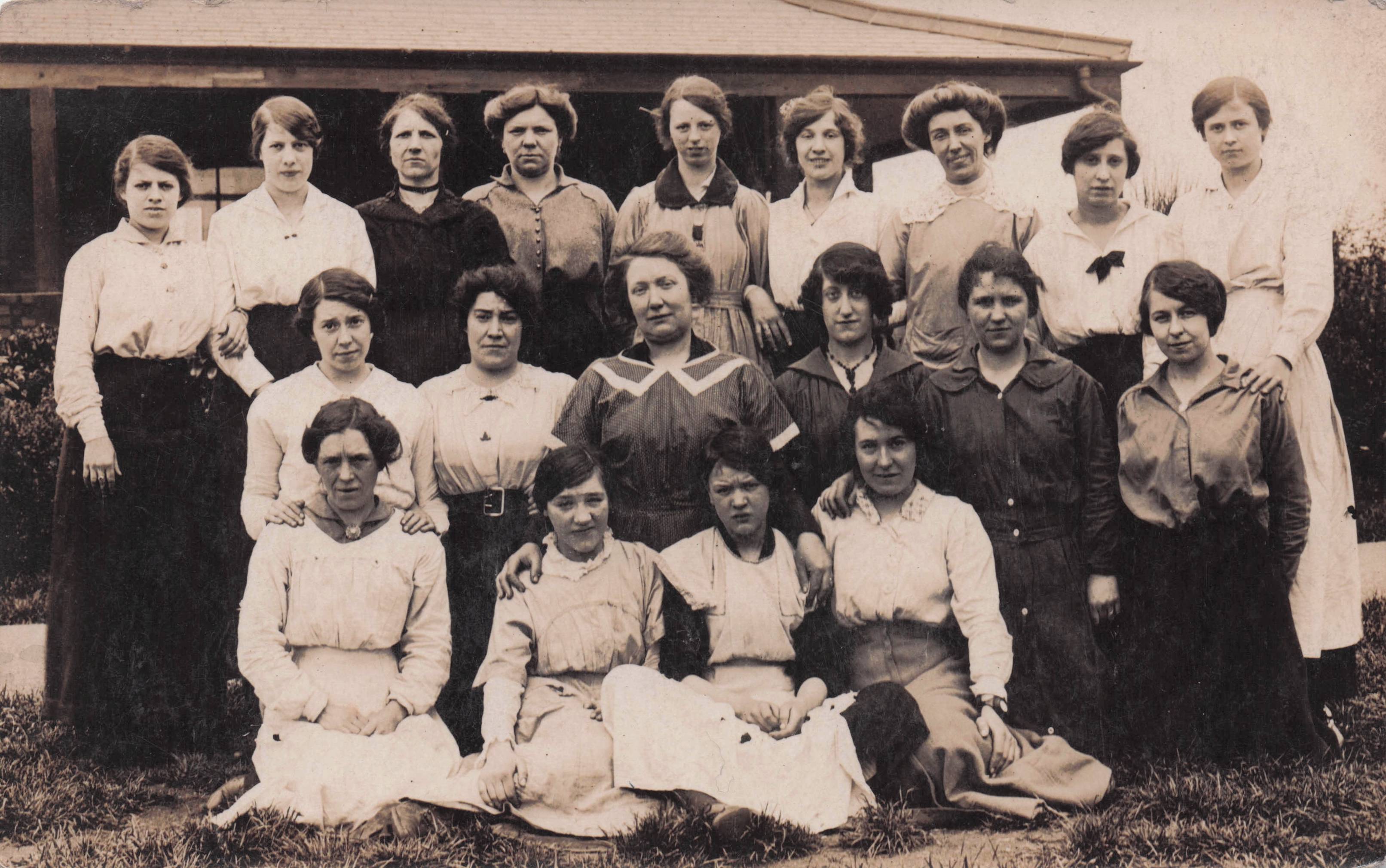 Maxilla Gds Notting Hill White City London Poss School Staff Old Postcard
