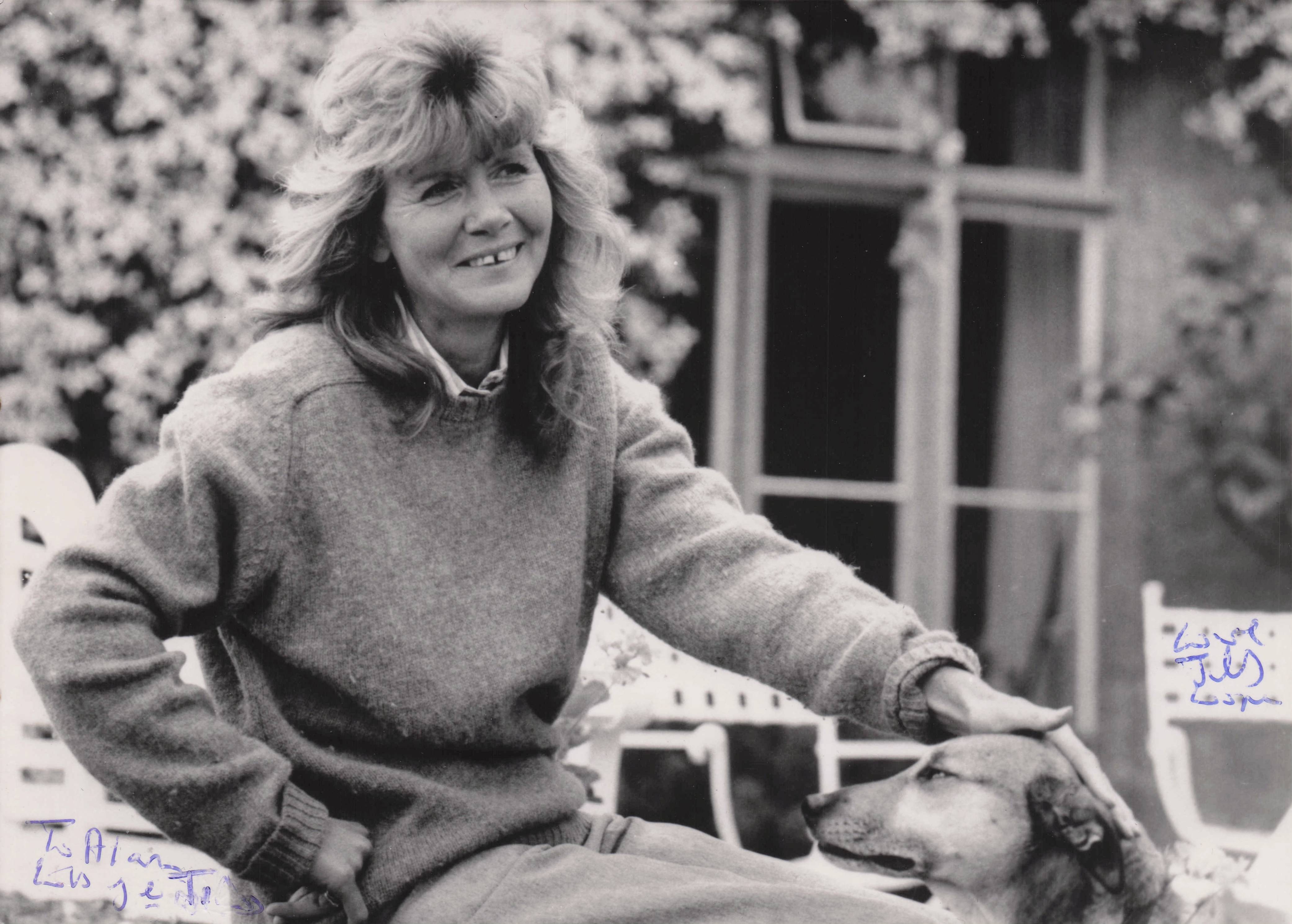 Jilly Cooper Book Author In Private Home With Dogs Large Hand Signed Photo
