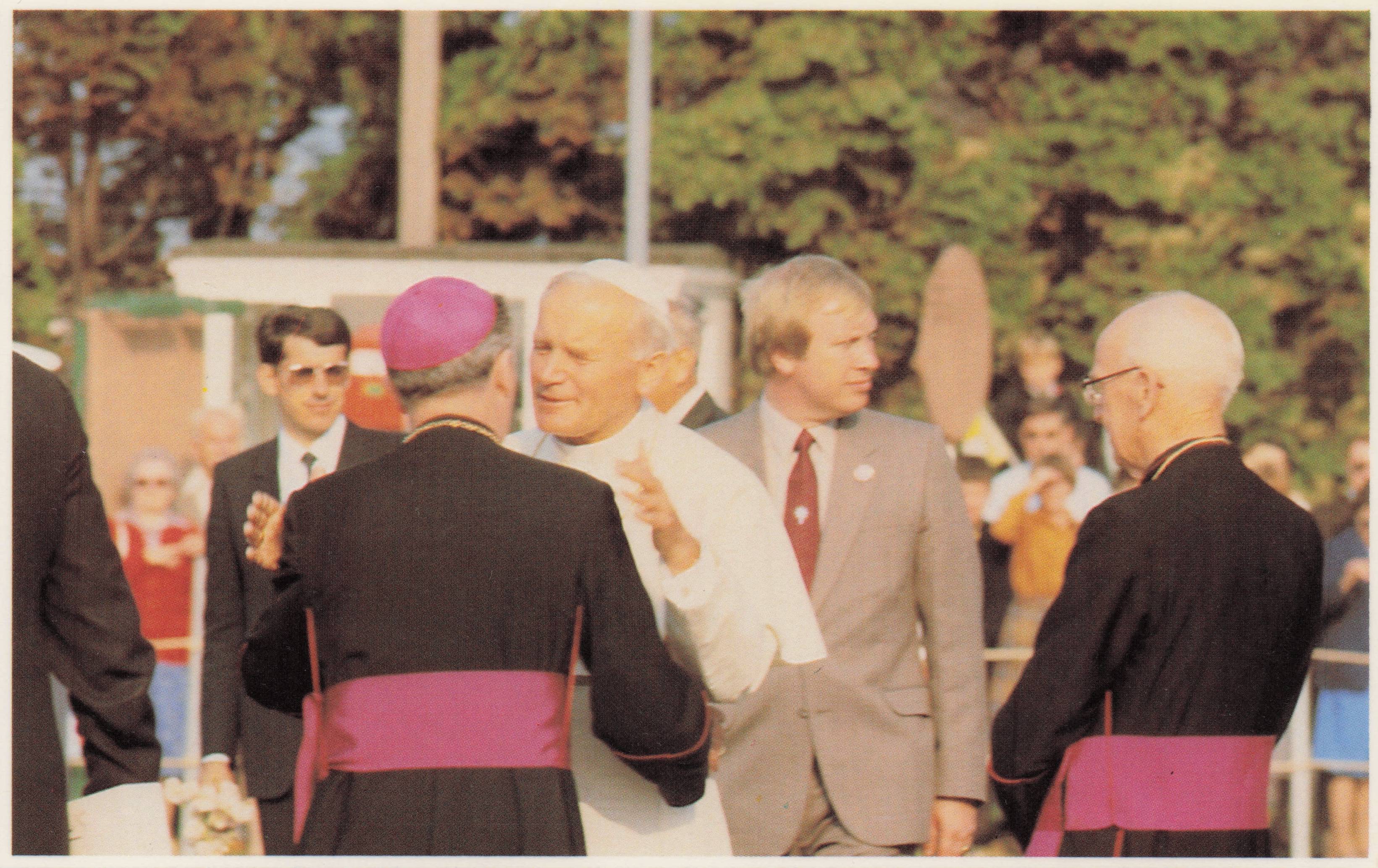 Farewell Bishops at Edinburgh Airport Pope John Paul II 1982 UK Visit Postcard
