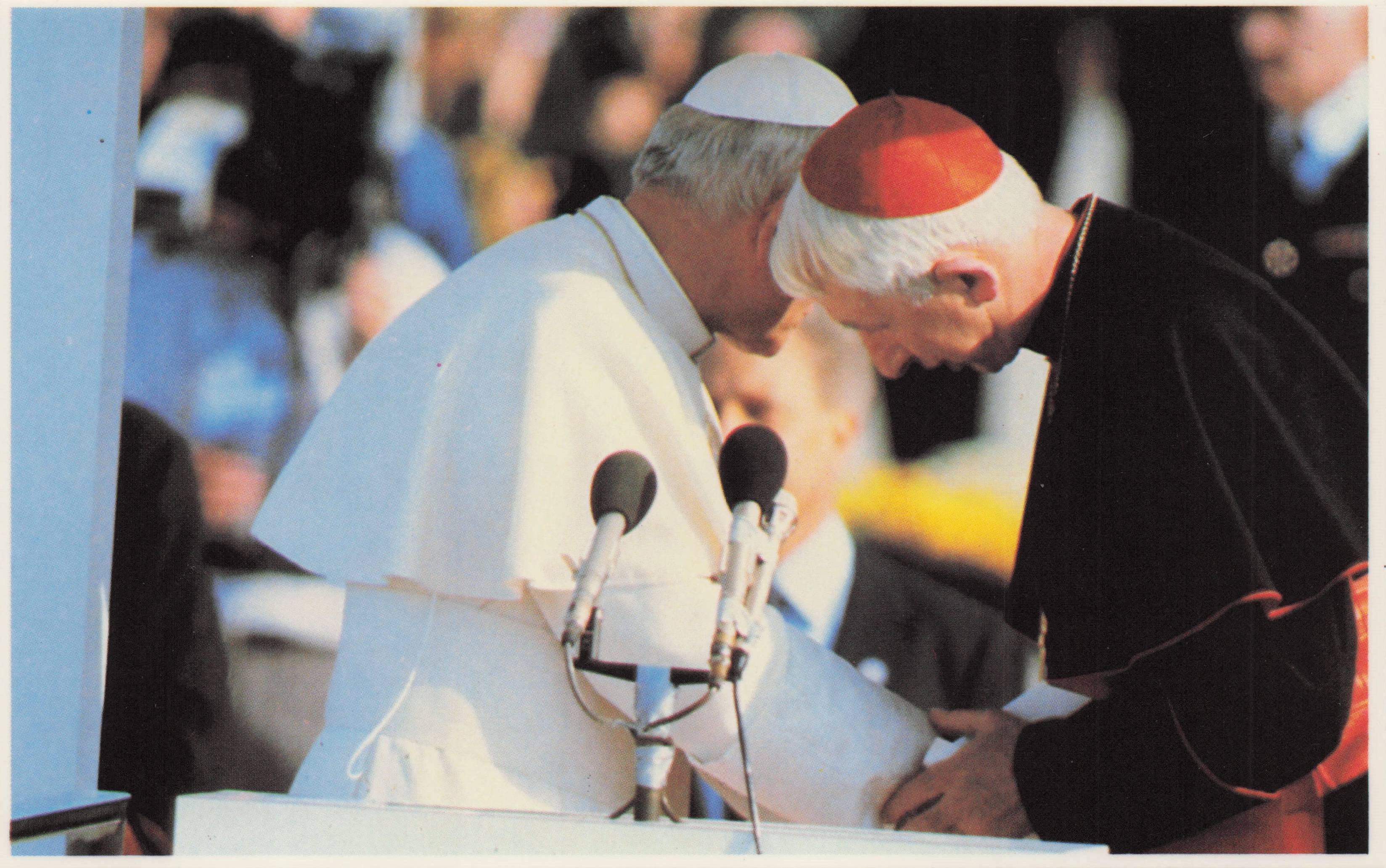Cardinal Hume Pope John Paul Meeting Gatwick Airport London 1982 Visit Postcard