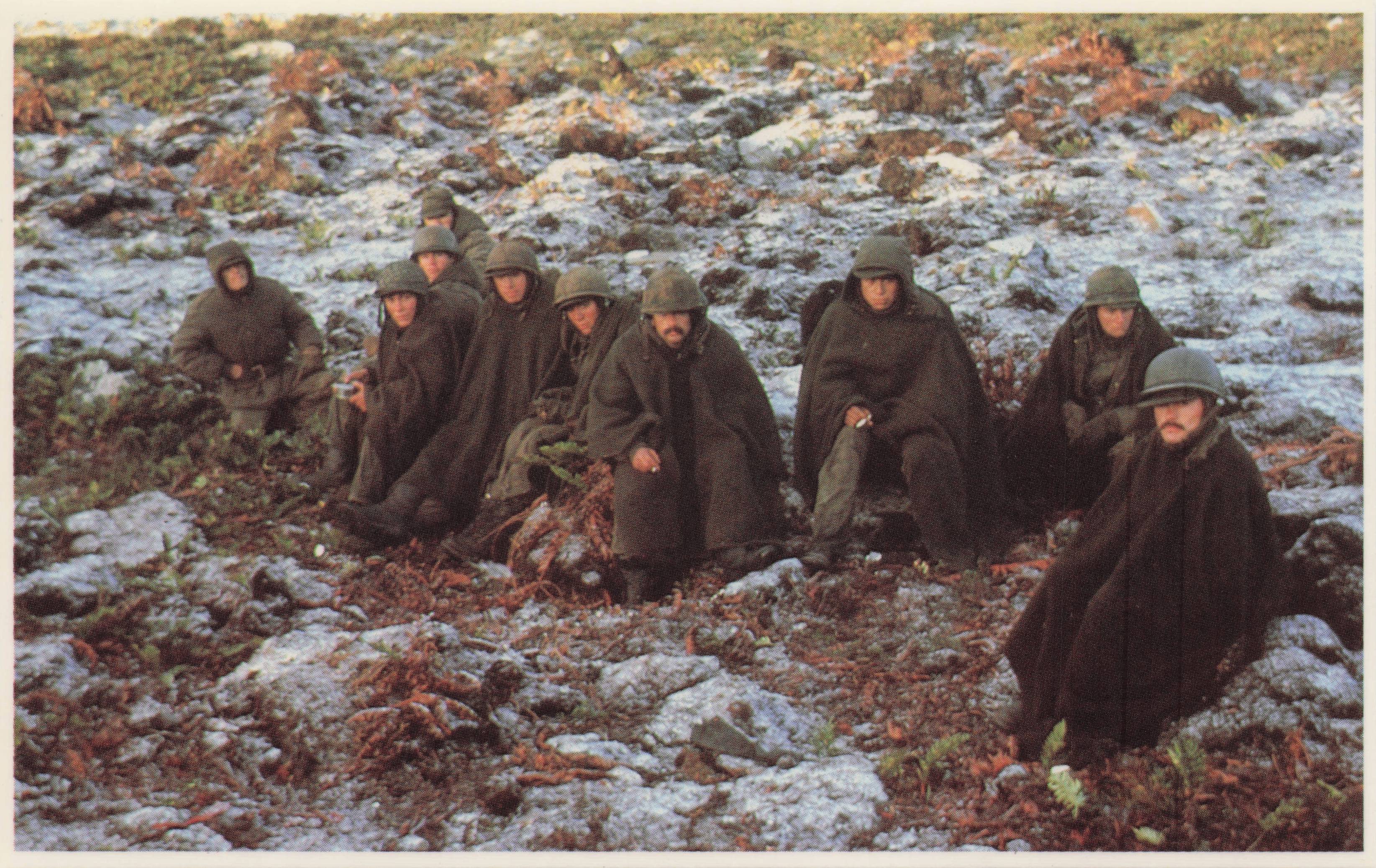 Falklands War Prisoners Guarded By Gurkha Army Gun Riflemen Military Postcard