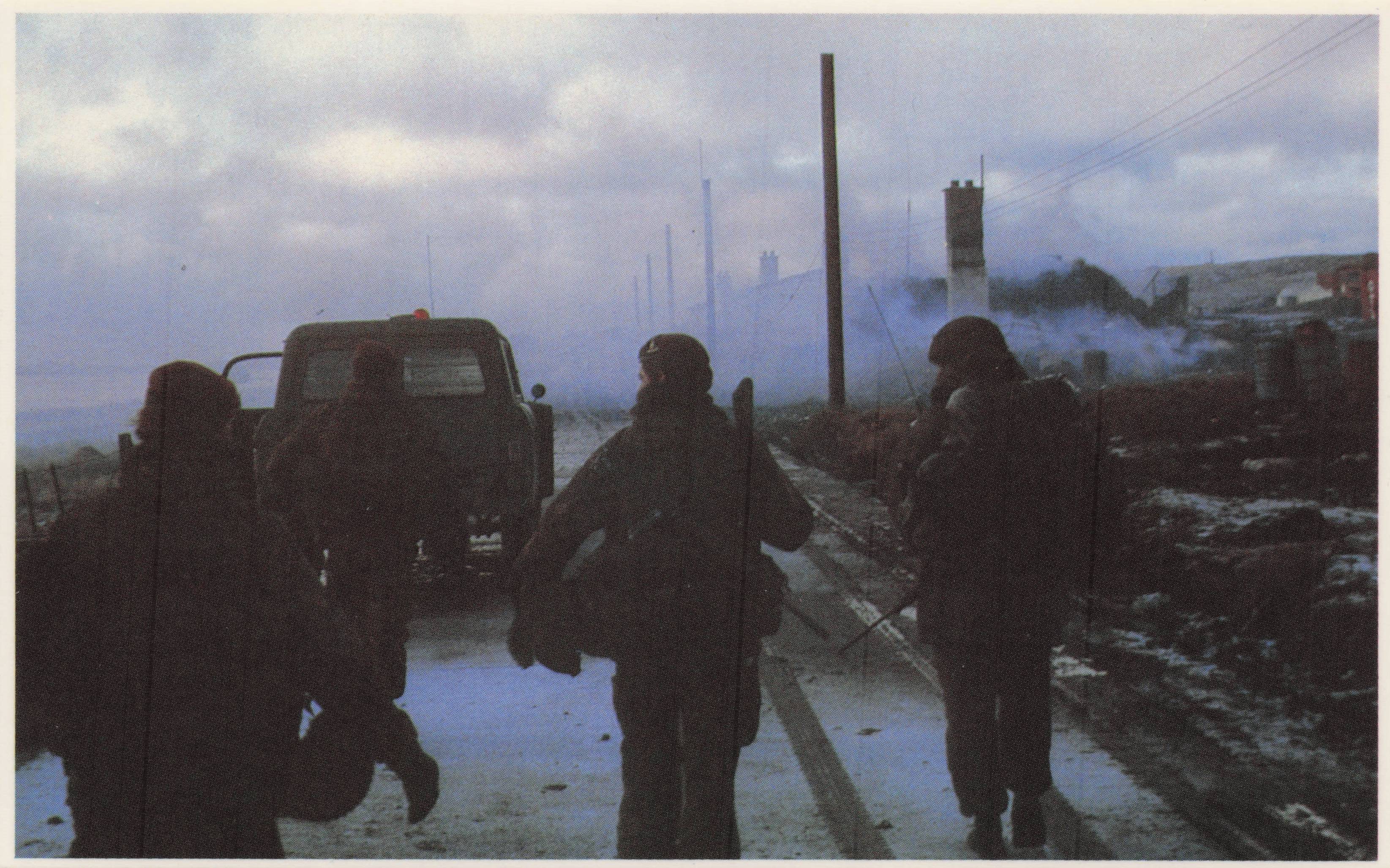 Falklands War 2nd Parachute Regiment Advance To Port Stanley Military Postcard